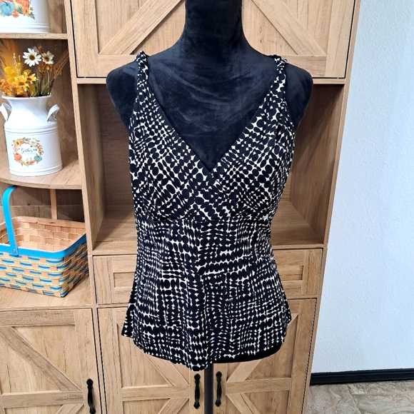 Ann Taylor Md Sleeveless Blouse Black & Off White Geometric Print Plunge V-Neck - Picture 1 of 9
